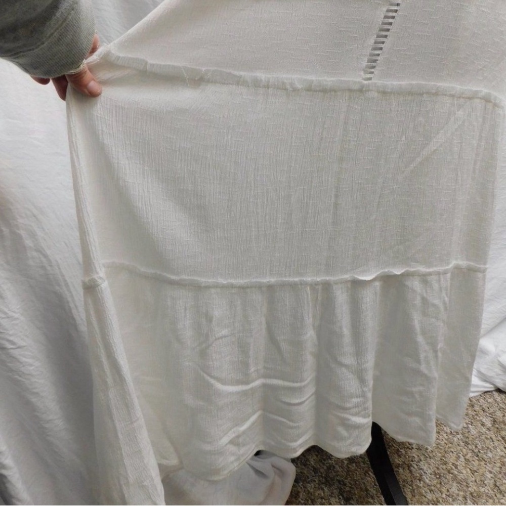 Elegant White Maxi Dress - Picture 6 of 6